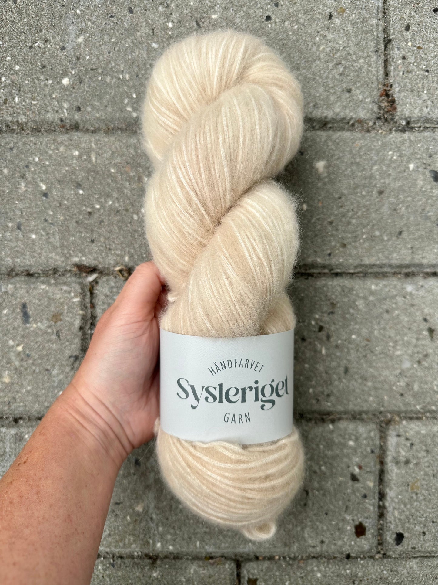 Sysleriget Alpaca Blow | Sandstone