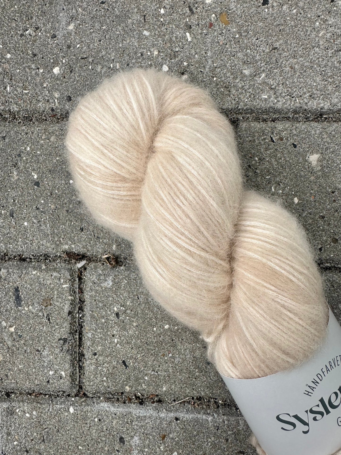 Sysleriget Alpaca Blow | Sandstone
