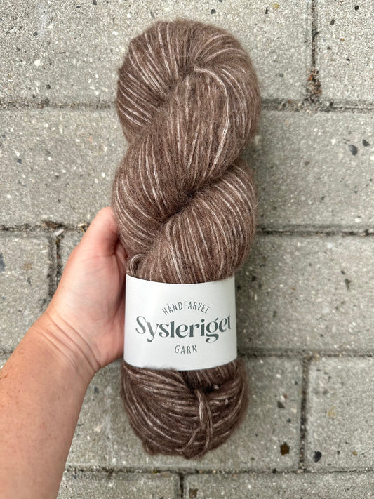 Sysleriget Alpaca Blow | Pecan Brown
