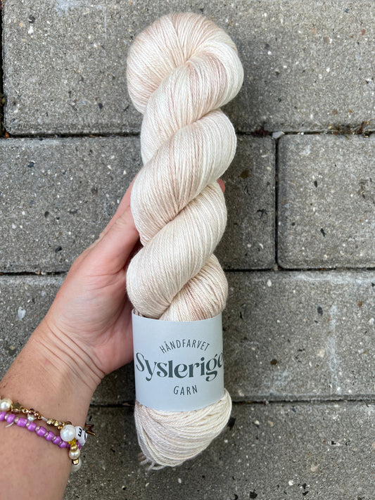 Sysleriget Merino Silk | Sandstone